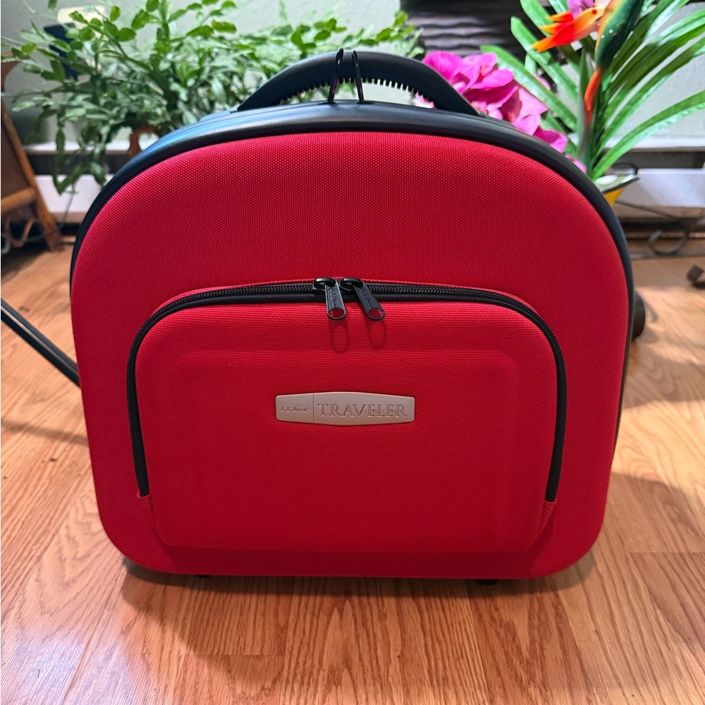 Vintage LL BEAN Red Traveler Bag with Silver Accents, Double Zippers Never used